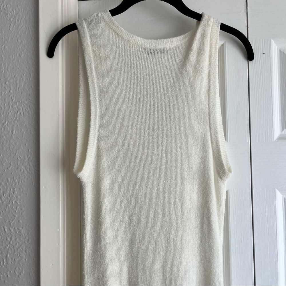 Elegant White Maxi Dress with Floral Appliqués - Picture 10 of 14